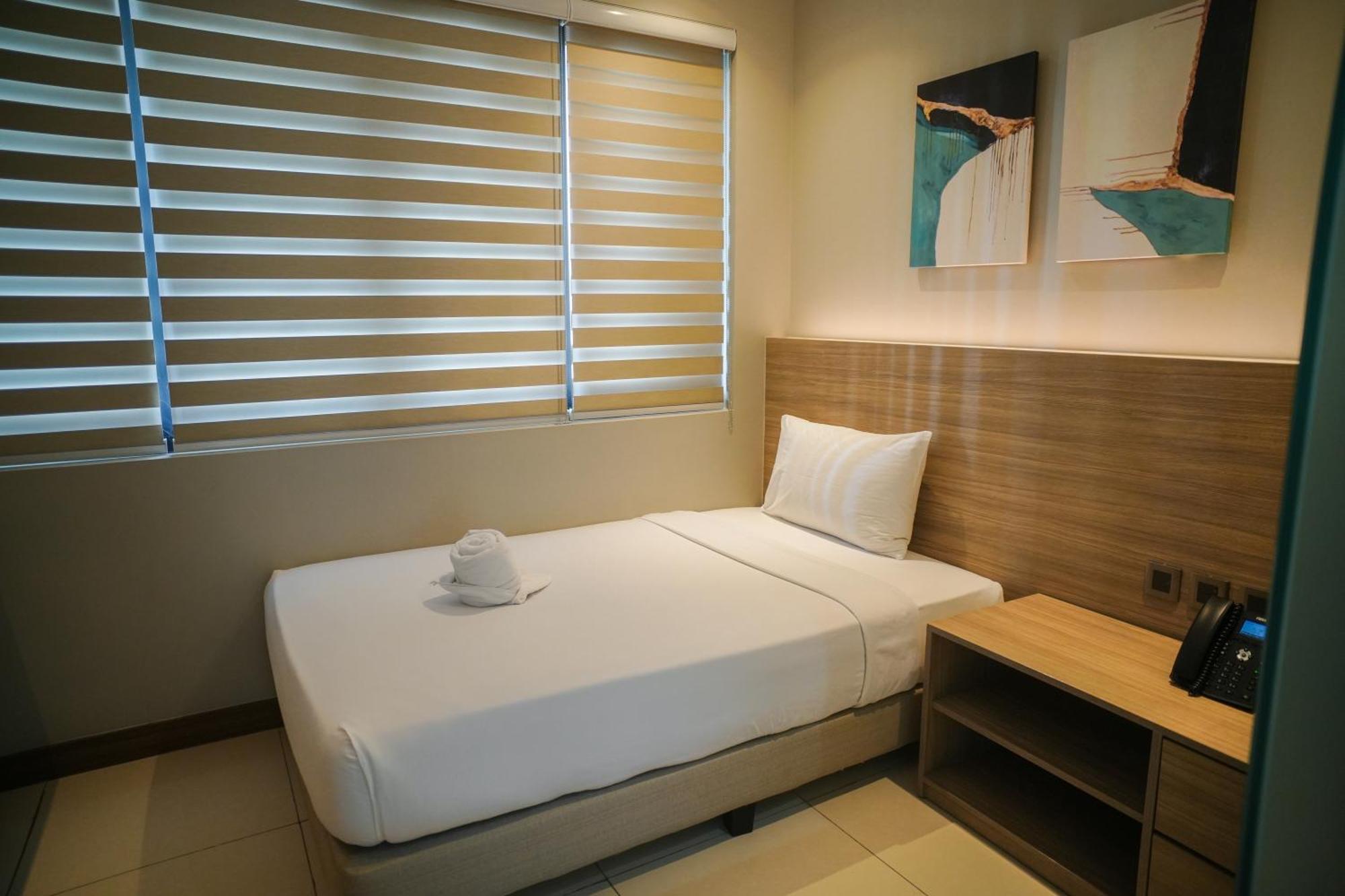 The Hotel Andrea Kota Cauayan Bagian luar foto