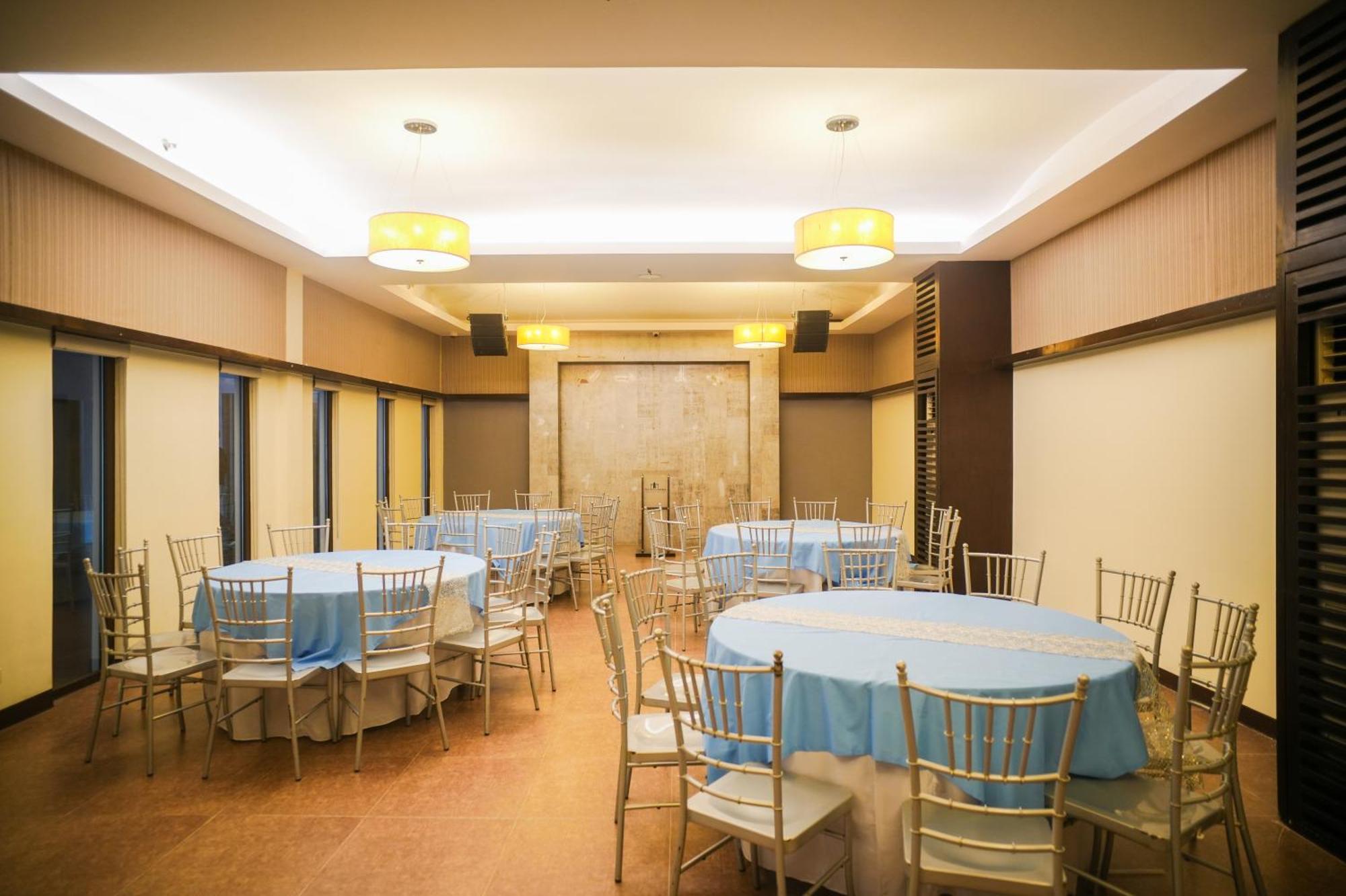 The Hotel Andrea Kota Cauayan Bagian luar foto